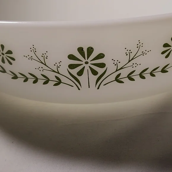 Vintage Green Daisy Casserole GlasBake 3 Quart Dish with Cover